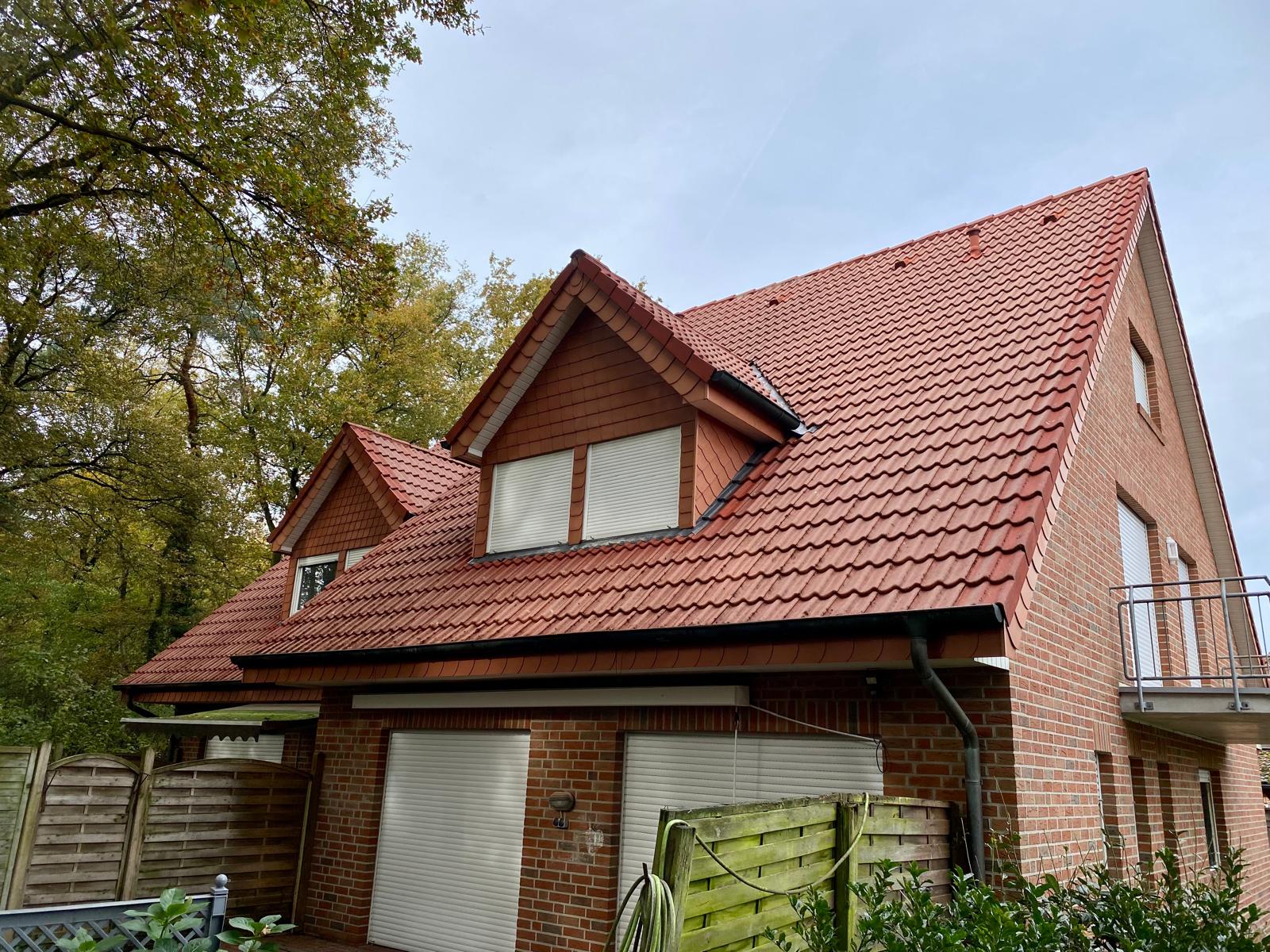 Dachreinigung Nachher: Das saubere Dach nach der fachgerechten Reinigung.